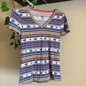 Southwestern style Mossimo v-neck shirt!